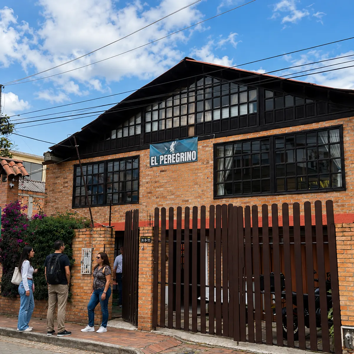 Fachada del Hostal El Peregrino, en Cota, Cundinamarca